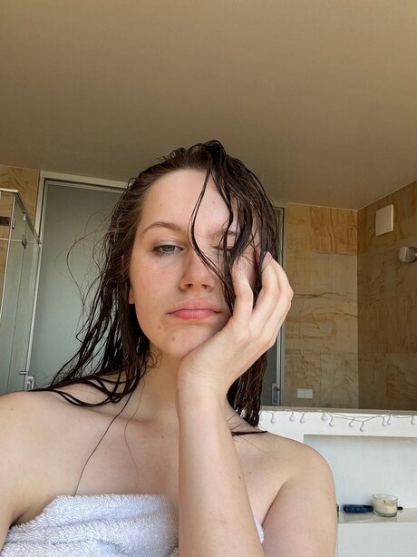 Inlikoris exclusive model photo