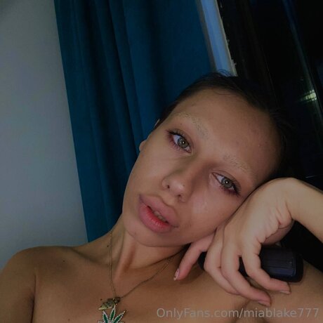 Ana Ji model best pics