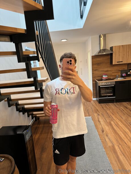 Normalnoahfree Profile pic