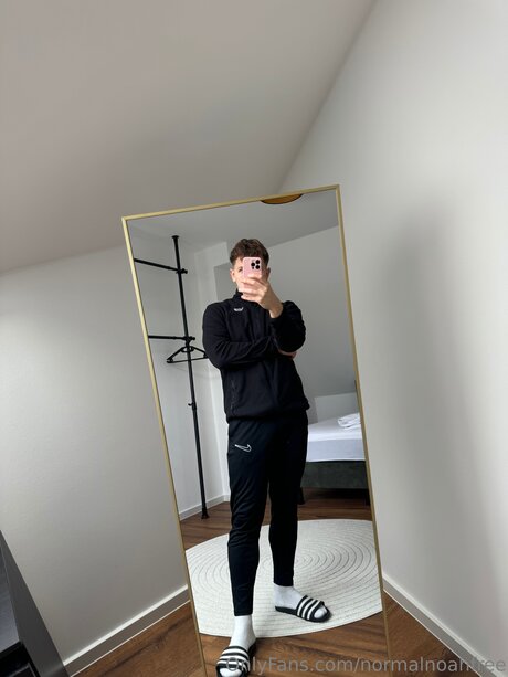 Normalnoahfree pretty model picture