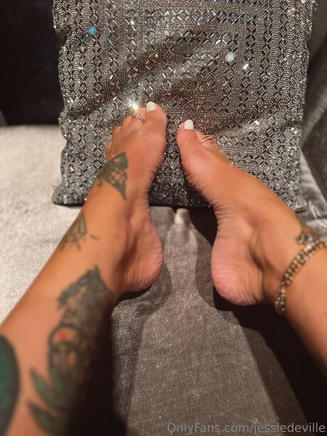 Jessiedeville free actress photos