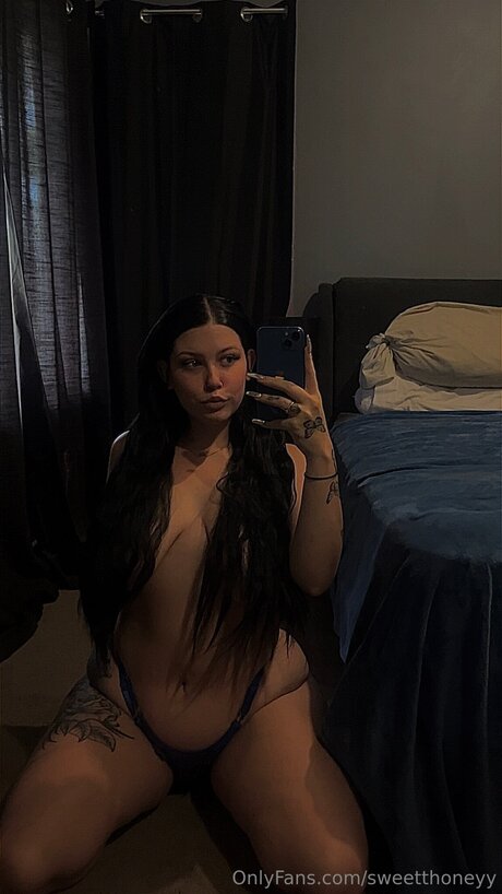 Sweetthoneyy model naked gallery