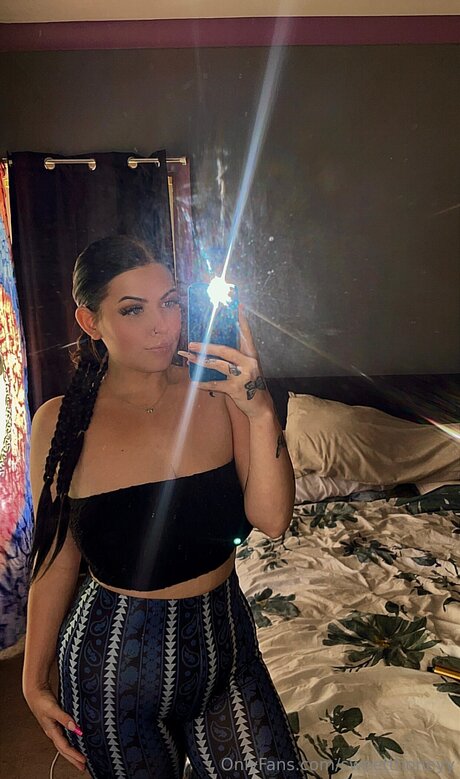 Sweetthoneyy model pornographic images