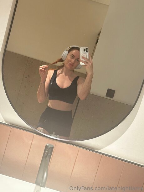 Latenightlarns model hot pic