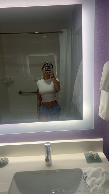 Bunnykirst sexy actress picture