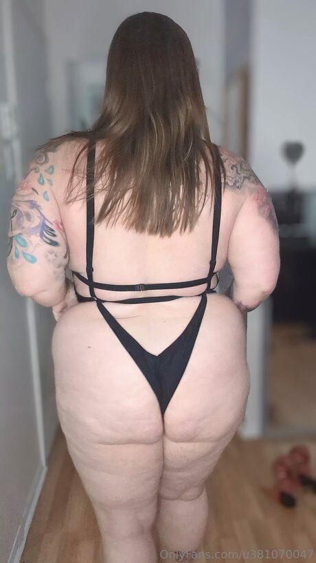 big tits mom onlyfans exclusive image