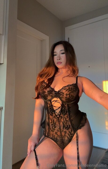 Horikitaxhallie art star photo