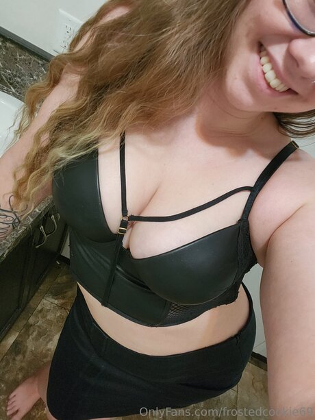 Frostedcookie69 model nude photos