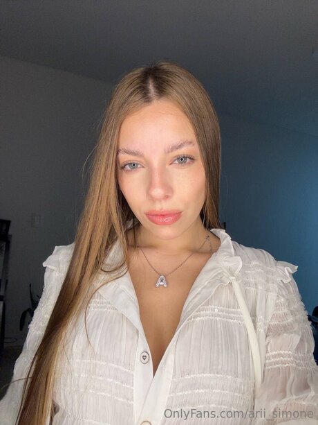 Arii Simone nude actress pic