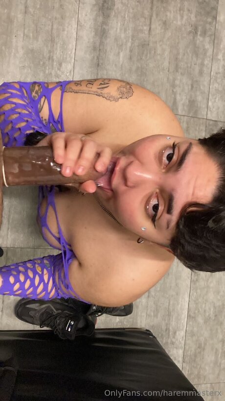 Haremmasterx naked model photo