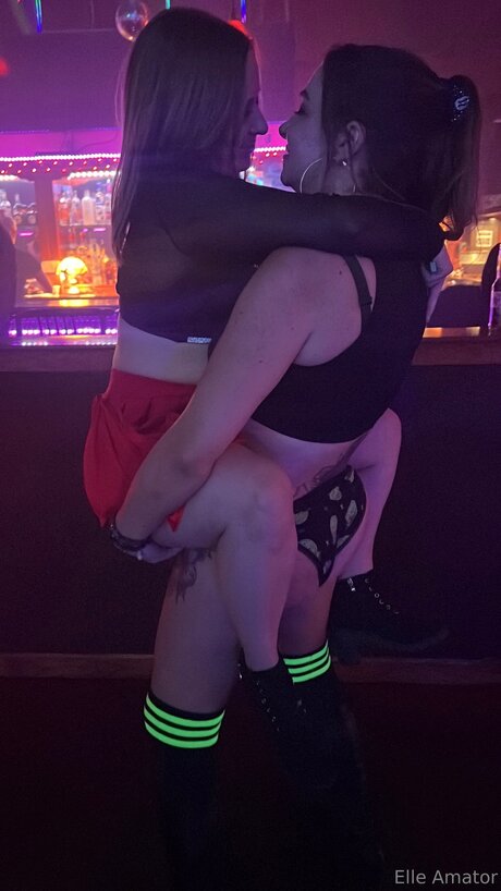 Elleamator star erotic pic