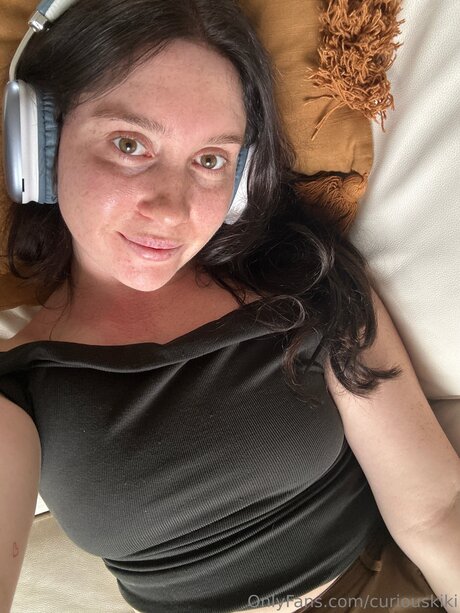 Curiouskiki nude actress pictures