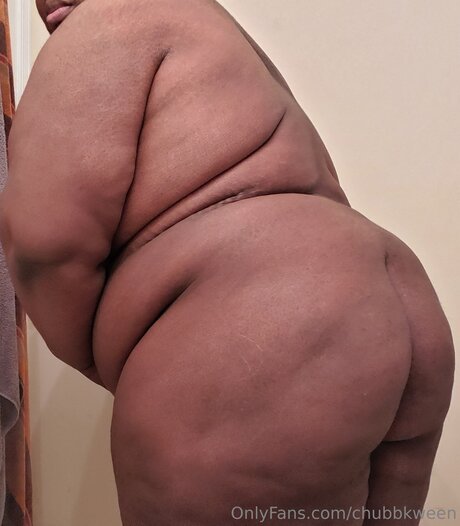 Chubbkween pornographic model pic