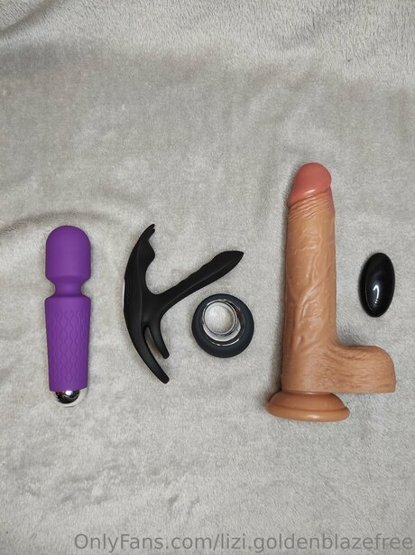 Lizi Goldenblazefree nudes star pics