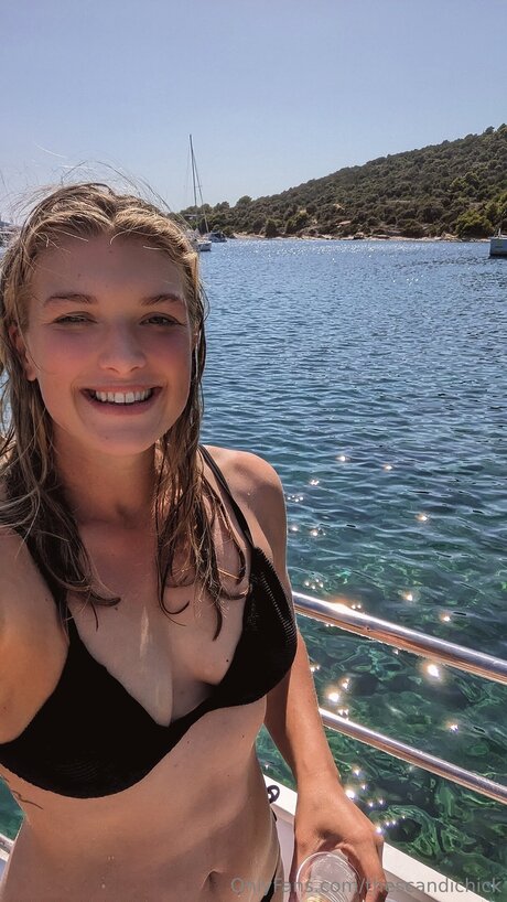 Thescandichick model naked pic