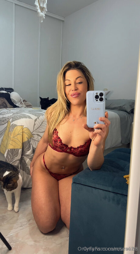 Rosealina naked model image