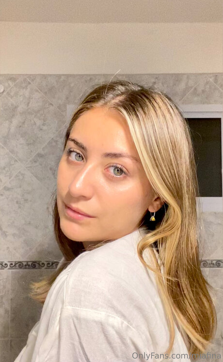 Miafinalove hot model pic