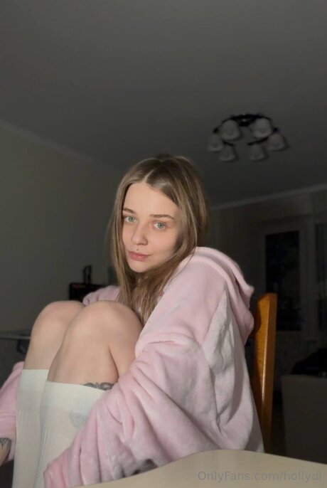 Hollydi erotic model pic