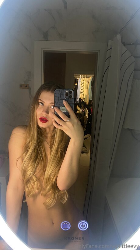 Cute Blonde Evy top star picture