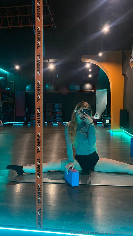 Cute Blonde Evy pornstar erotic img