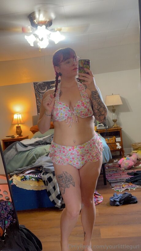 Yourlittlegurl model best picture