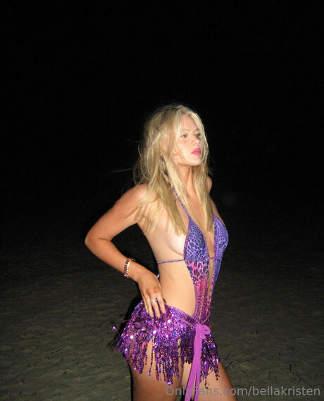 Bellakristen naked star picture