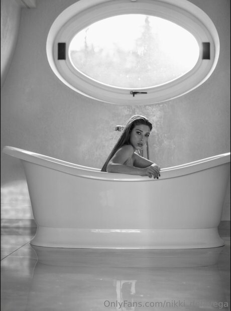 Nikki Delavega pornstar top pictures