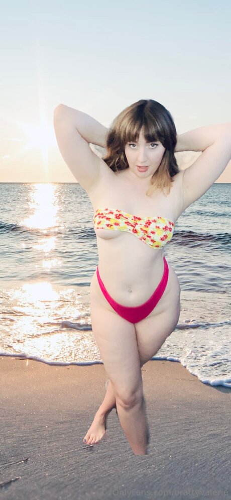 Brattyvalerie nudes model picture