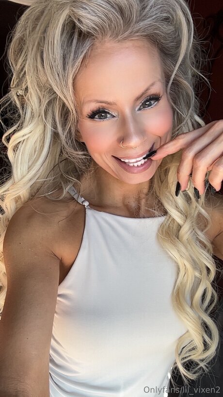 Lil Vixen2 erotic model img