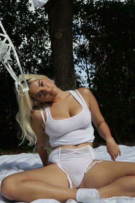 Oliviasnoww69 pornstar free photos