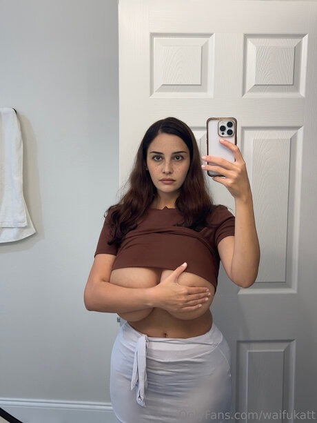 Waifukatt model free picture