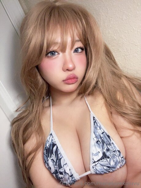 Manekinekoluvu pornstar sexy picture