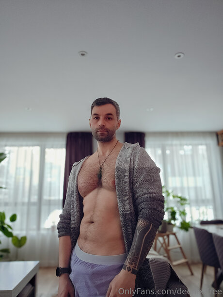 Deonix Free naked star image