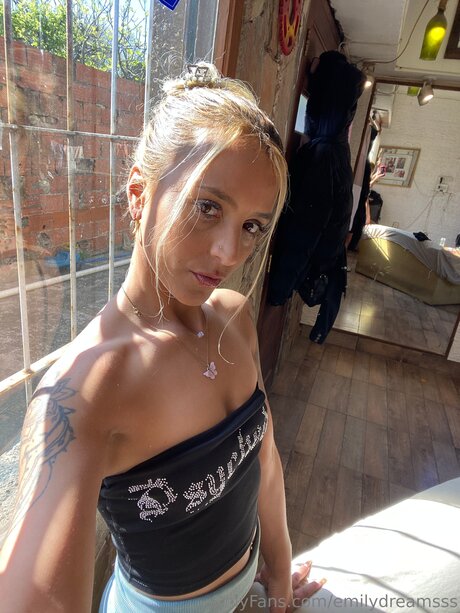 Emilydreamsss star hot img