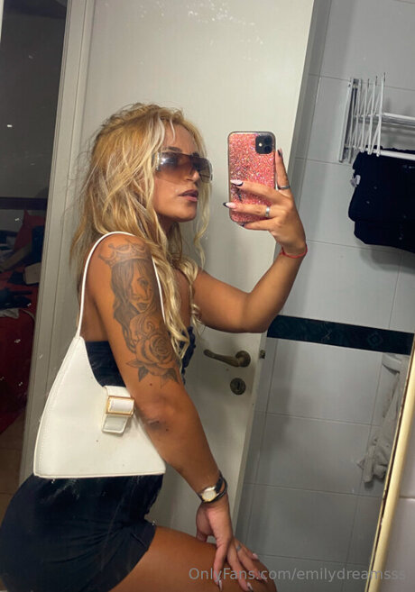 Emilydreamsss free model images
