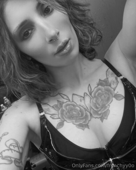 Frenchyy0o naked pornstar images