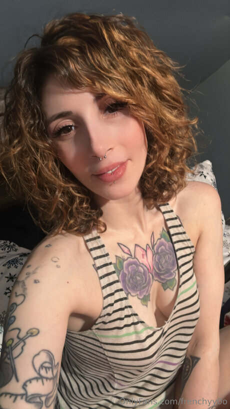 Frenchyy0o nude pornstar pics