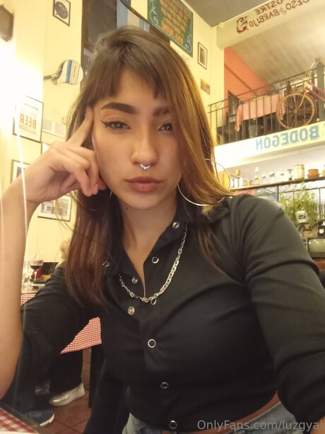 Luzgyal sexy pornstar img