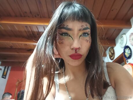 Luzgyal model pornographic photo