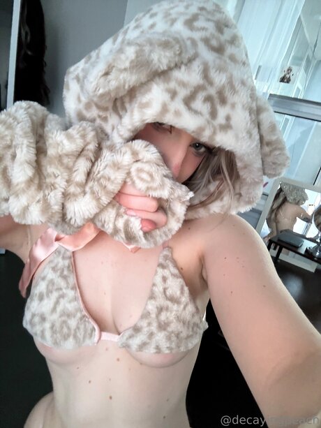 Decayingpeach nude star images