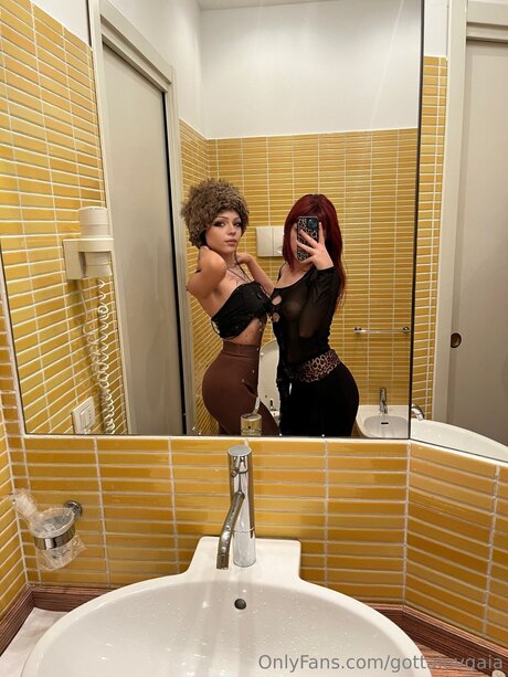 Gottaluvgaia nudes model picture