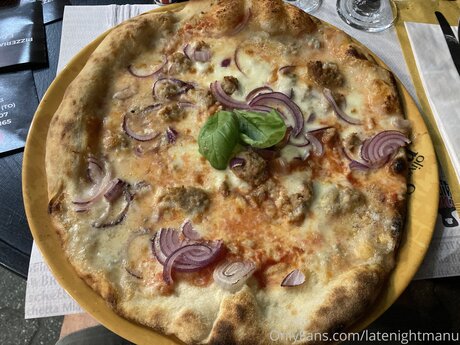 Bandwmanu model nude photos