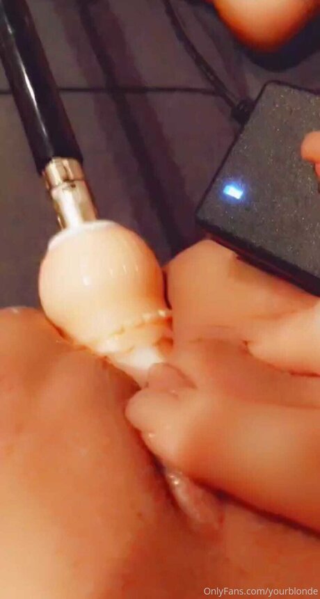 Yourblonde nice model image