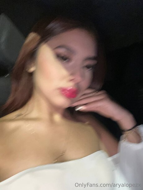 Aryalopezx model nice photos