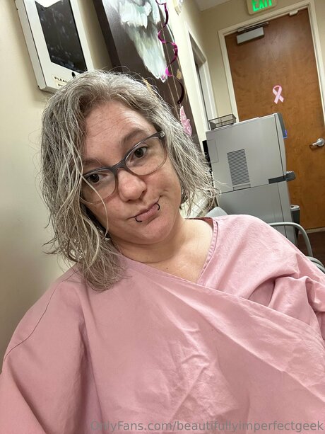 Beautifullyimperfectgeek model hd photo