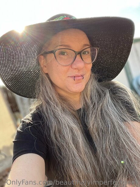 Beautifullyimperfectgeek pornstar nudes photos