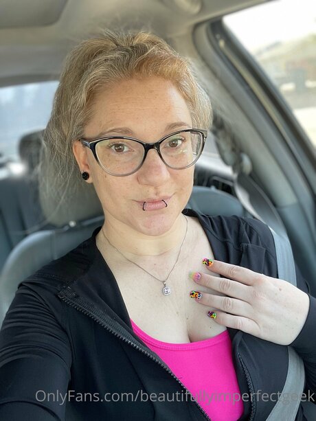 Beautifullyimperfectgeek Profile pic