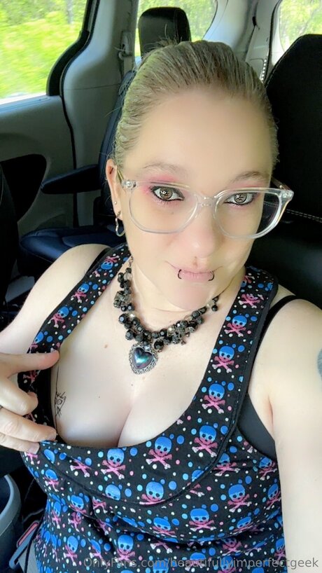 Beautifullyimperfectgeek model hot galleries