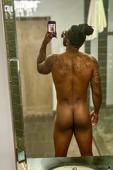 Leobrixxx sexy model picture