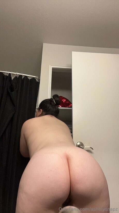 Ashsnapz hot pornstar picture